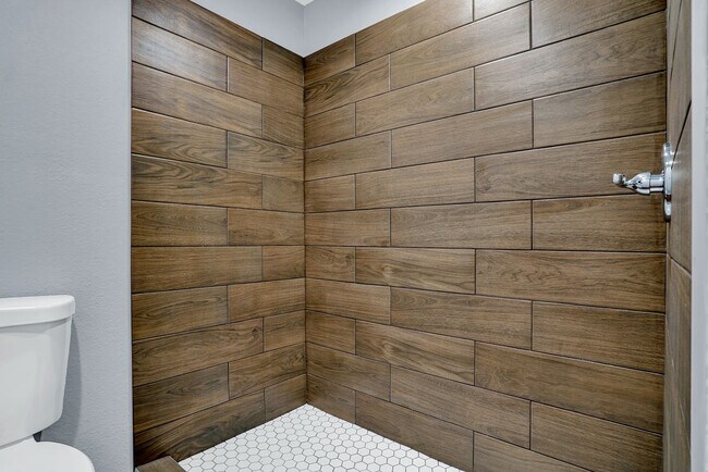 Building Photo - Central 1 Bedroom 1 Bath