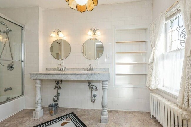 Building Photo - 161 W Beech St