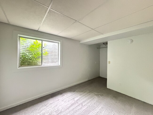 Building Photo - Large 2-story townhome with finished basement & 1-car garage!