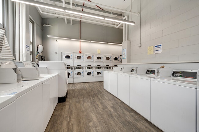 Building Photo - 1255 N Sandburg Terrace