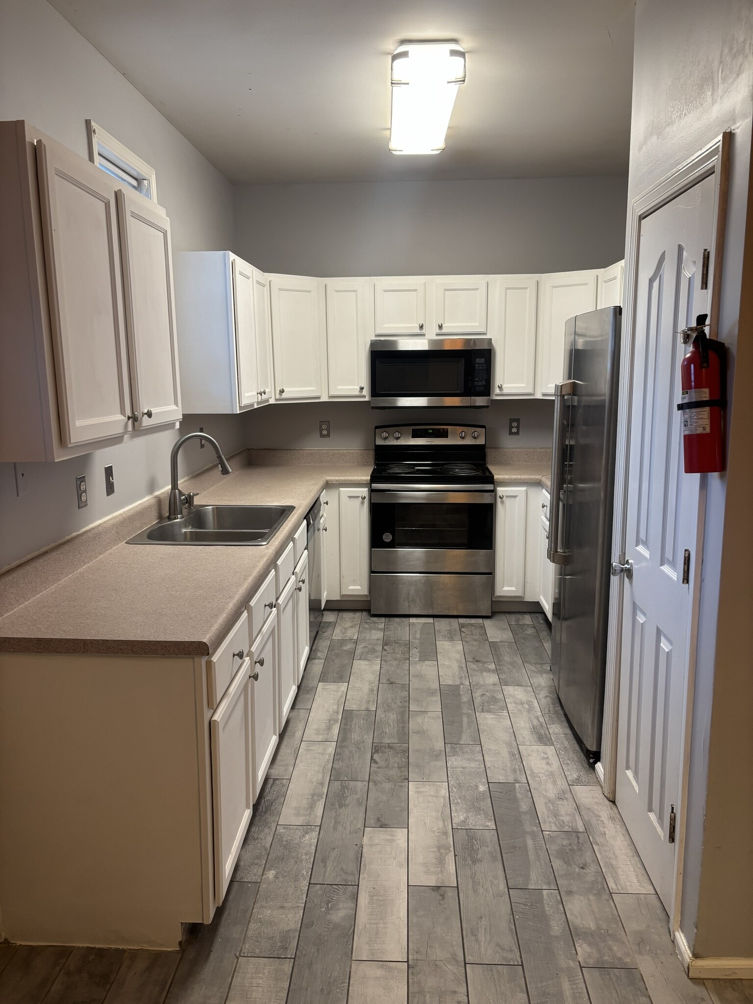 Building Photo - 559 Woodlawn Ave NW