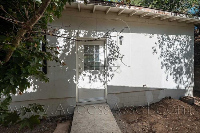 Building Photo - Charming 1 Bed/1 Bath Newly Remodeled Unit In Banning!