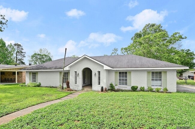 Building Photo - 9256 Bermuda Ave