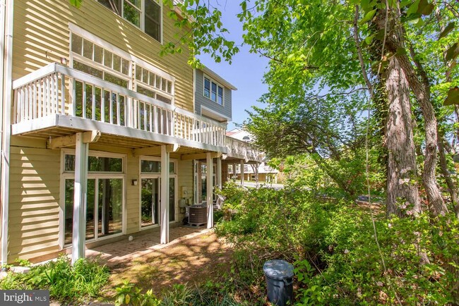 Building Photo - 11121 Watermans Dr