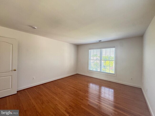 Building Photo - 5117 Sante Fe Ct