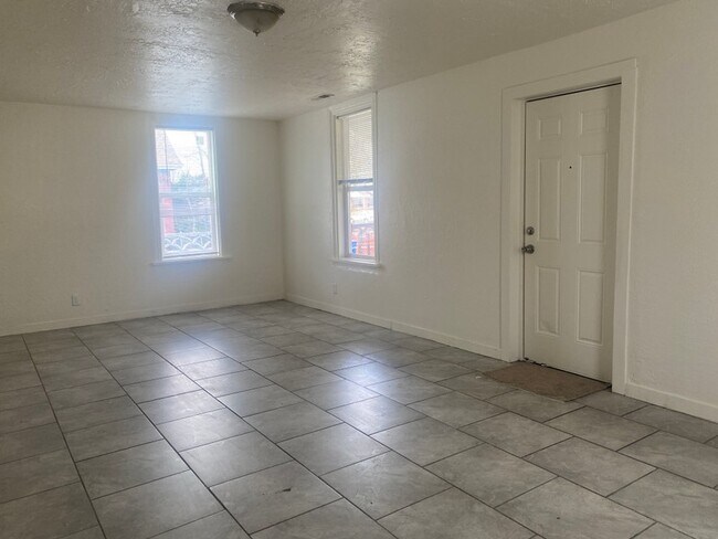Building Photo - 856 S 900 W