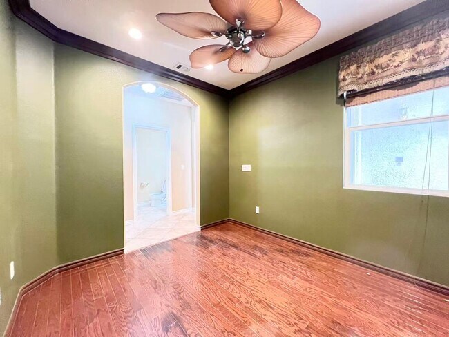 Building Photo - Welcome to the gorgeous home in Rhode Ranch