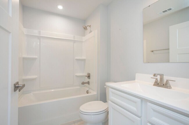 Building Photo - Beautiful One Level Home in Columbia!