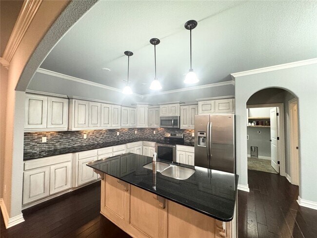 Building Photo - 33 Leona Dr