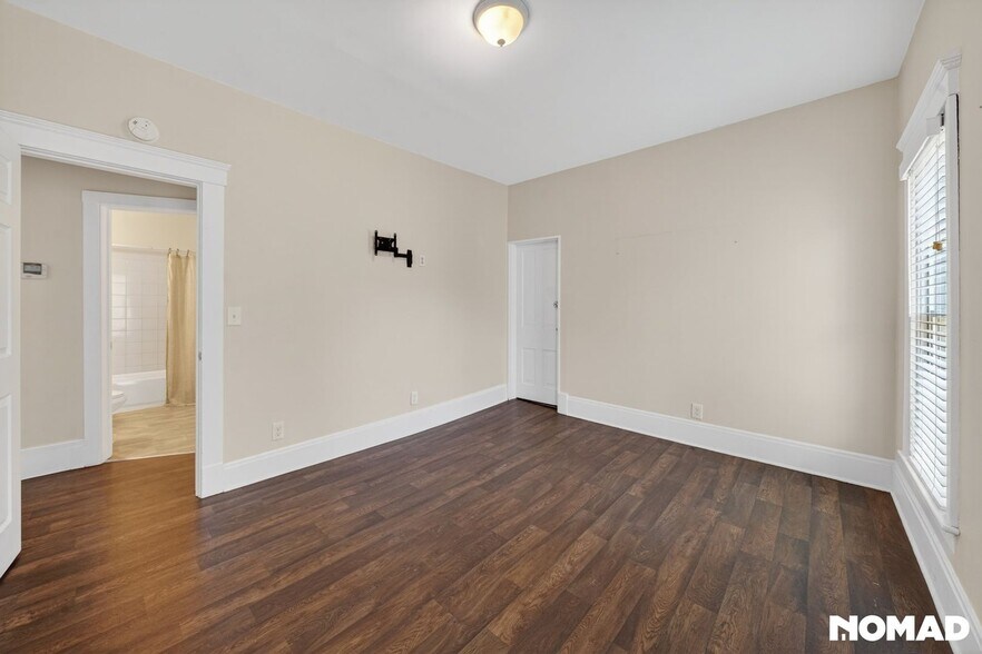 Building Photo - 1855 W 58th St