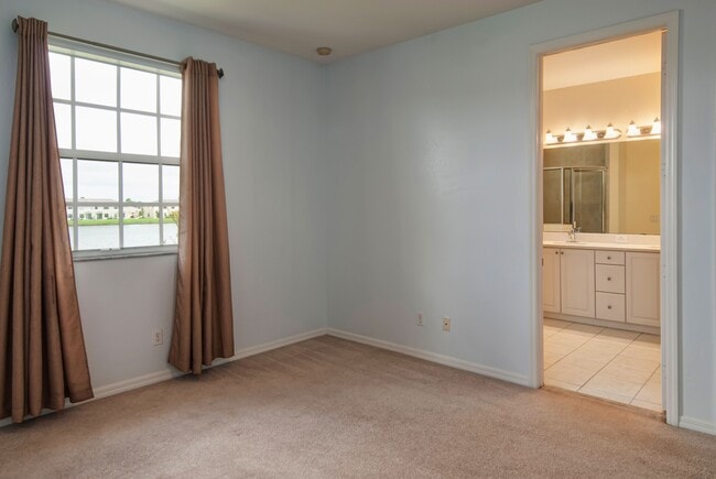 Building Photo - 9986 E Villa Cir