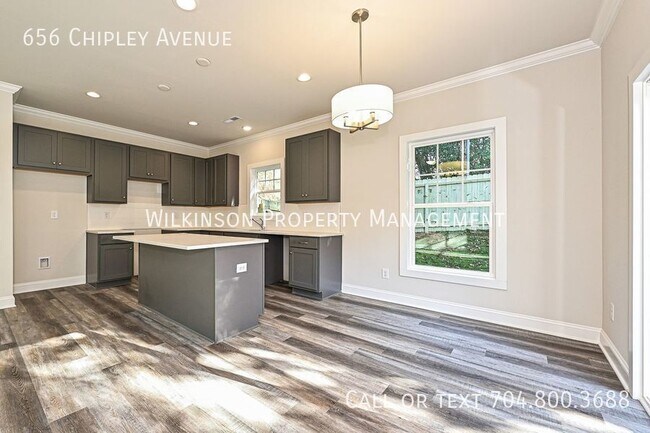 Building Photo - 3-Bedroom Townhouse with Proximity to Char...