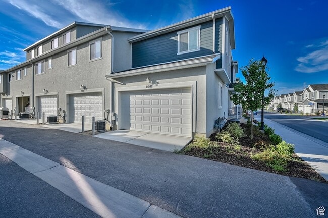 Building Photo - 15142 S Wild Horse Wy