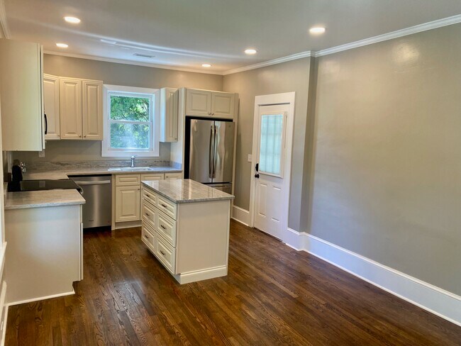 Building Photo - 115 Converse St