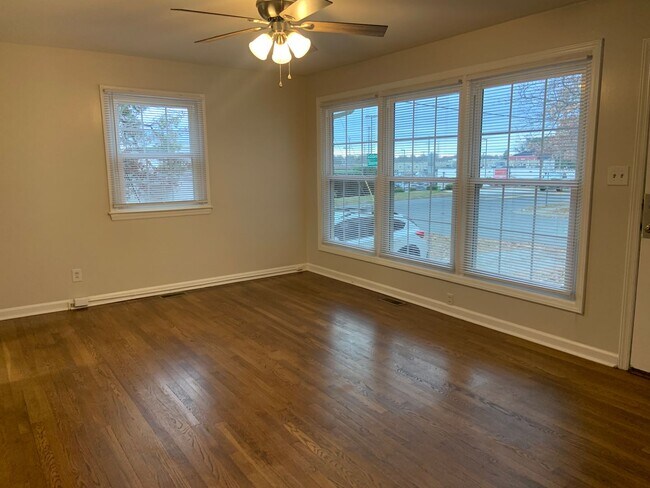 Building Photo - Renovated 3 Bedroom across from Golden Gat...