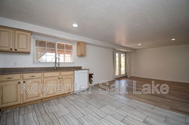 Building Photo - 3582 E Mardonna Way