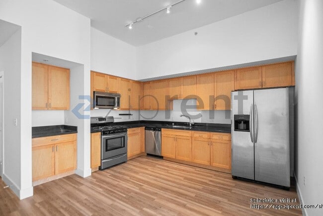 Building Photo - 1755 Broadway