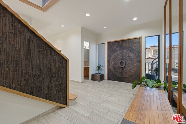 Building Photo - 2408 Venus Dr