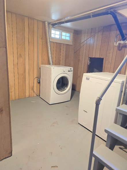 Building Photo - 22 W Pine St