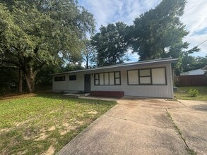 Building Photo - 143 Edwards Cir