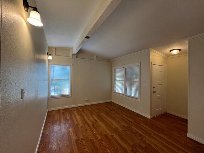 Building Photo - 3309 Mahan Dr