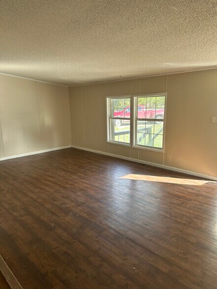 Building Photo - 13 Retama Dr