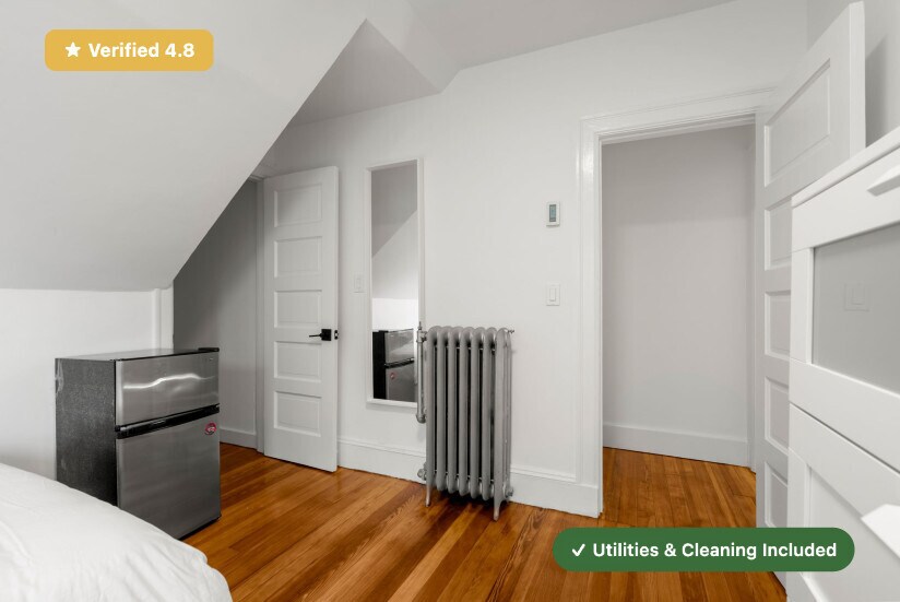 Building Photo - RoostUp Furnished Private Bedroom in Jamai...