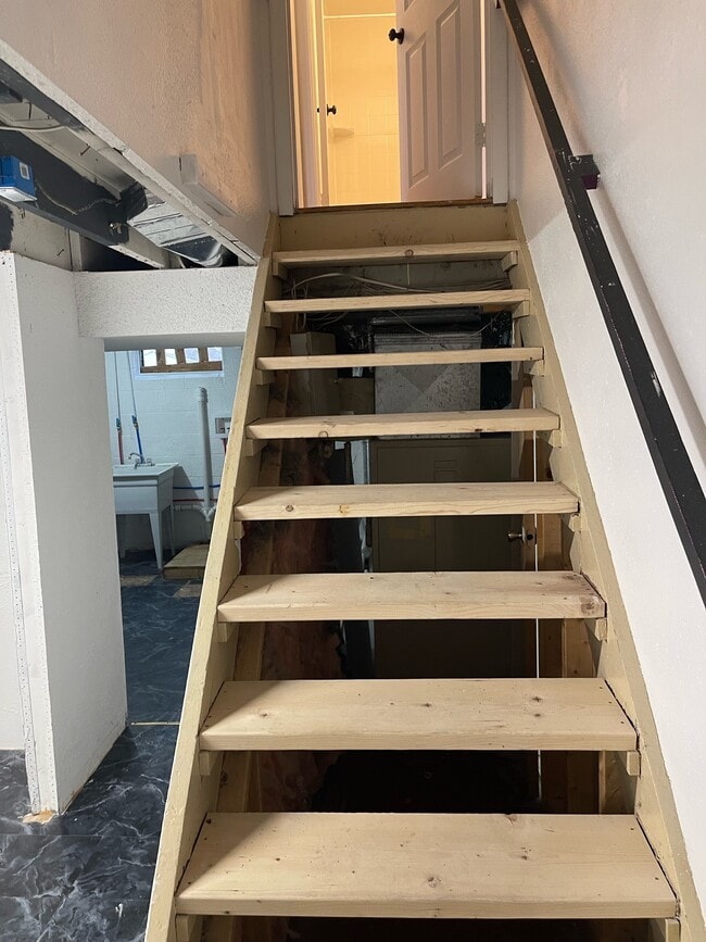 Building Photo - 616 Boston Rd