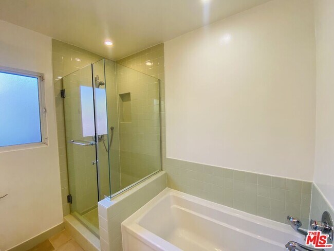 Building Photo - 3392 McLaughlin Ave