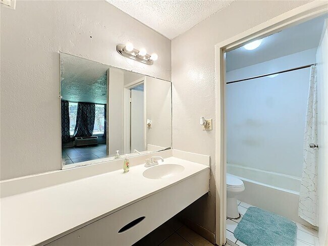Building Photo - 7900 S Orange Blossom Trail
