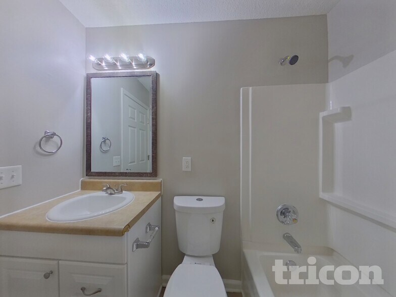 Building Photo - 521 Halleck Ln