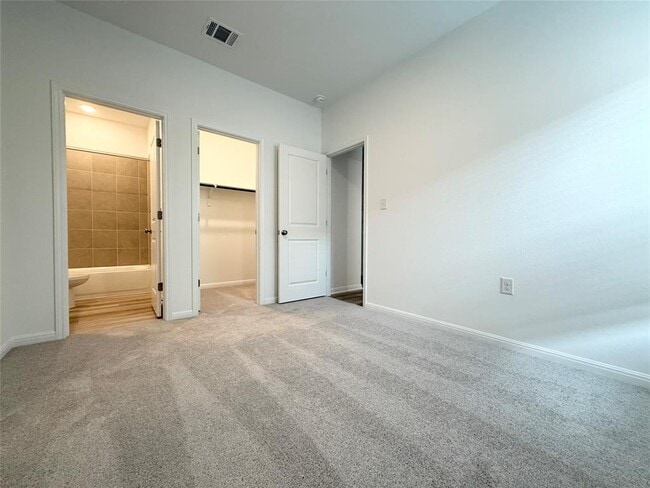 Building Photo - 15409 Flowers Vw