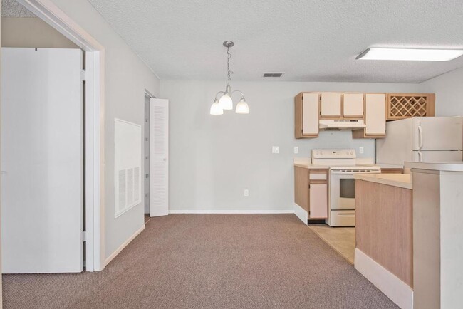 Building Photo - 727 Sugar Way Bay