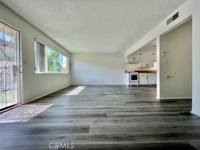 Building Photo - 7722 Cypress Dr