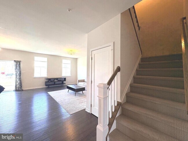 Building Photo - 113 Wynstone Ct