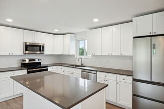 Building Photo - 1421 Spruce Ave