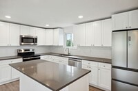 Building Photo - 1421 Spruce Ave