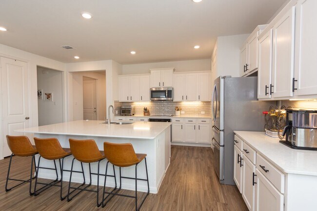 Building Photo - 501 Sixpence Ln