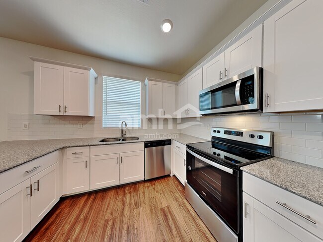 Building Photo - 678 W Bosal Dr