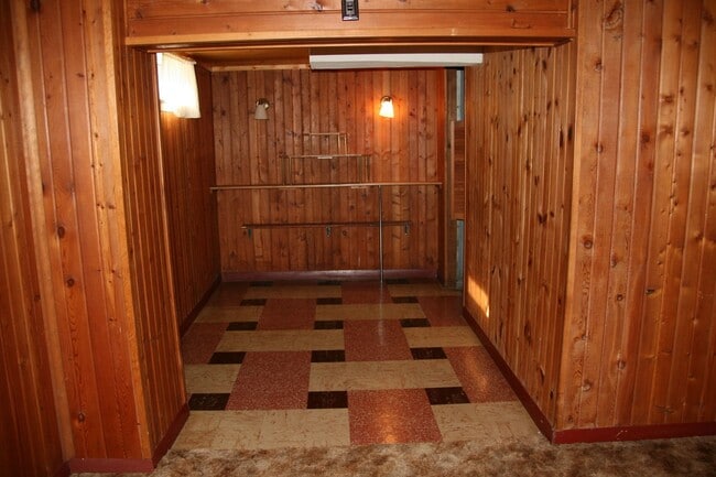 Building Photo - 4Bed 2 Bath House