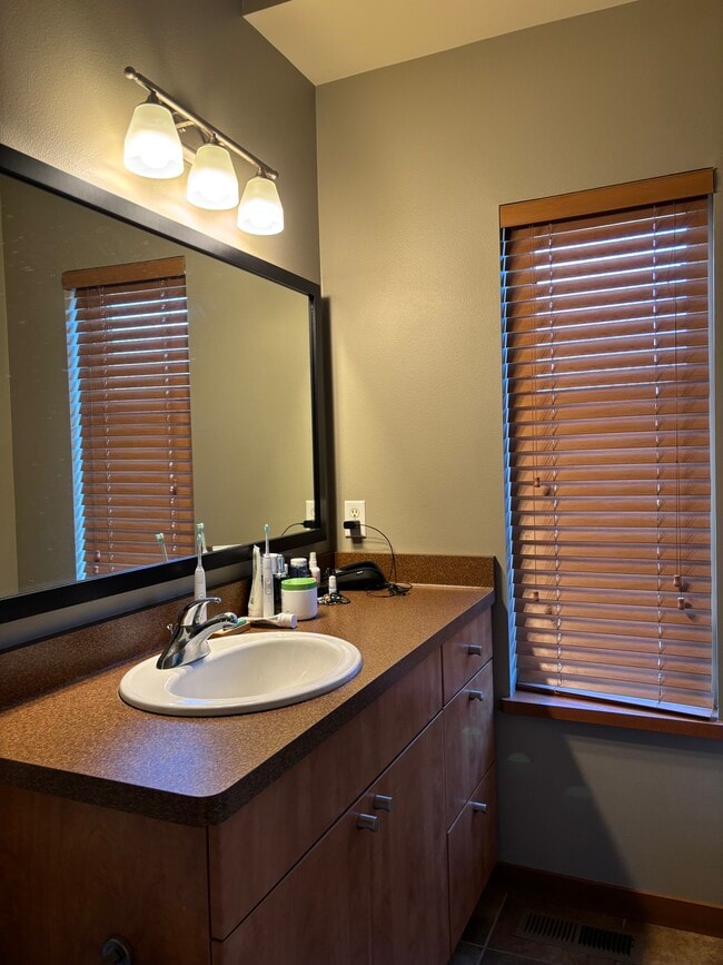 Building Photo - 5619 Brendan Ave