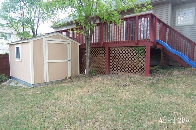 Building Photo - 3220 N Laurel Ave