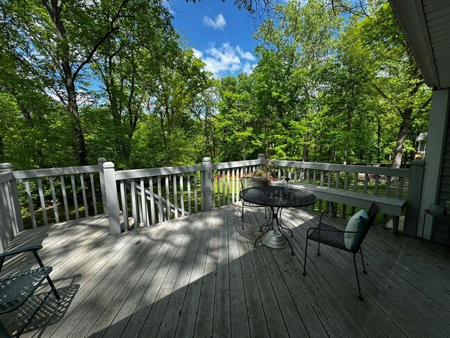 Building Photo - 5 Bed 4 Bath Home fenced yard