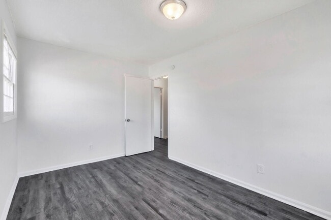 Building Photo - Spacious 4BR, 2BA Tri-Level Home with versatility and flexibility.  $1675 /mo rent***