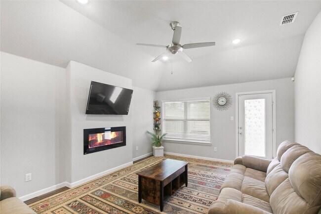 Building Photo - 1613 Wayback Dr