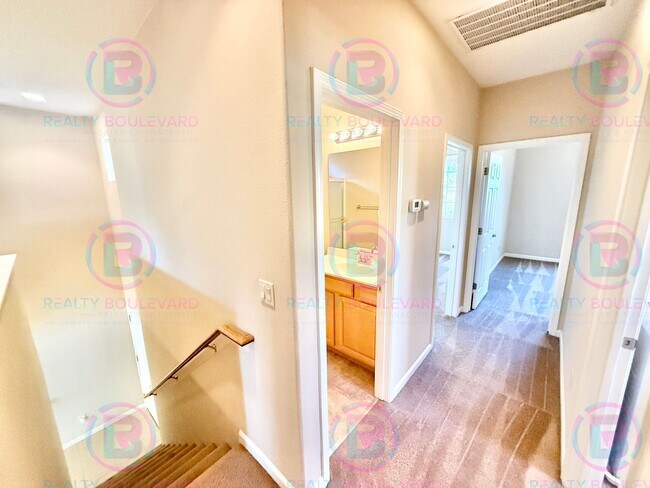 Building Photo - Beautiful townhome in South Meadows!  3-be...