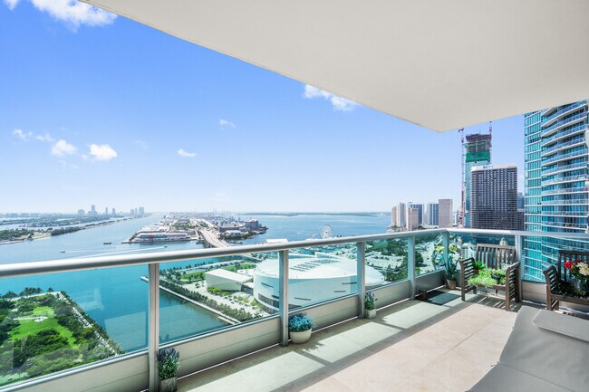 Building Photo - 900 Biscayne Blvd