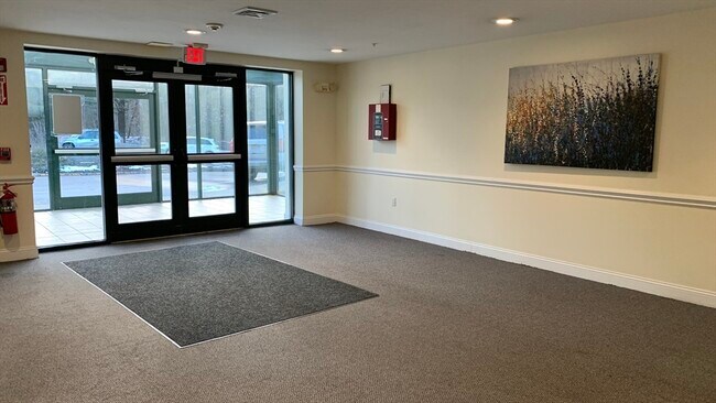 Building Photo - 25 Alpine St