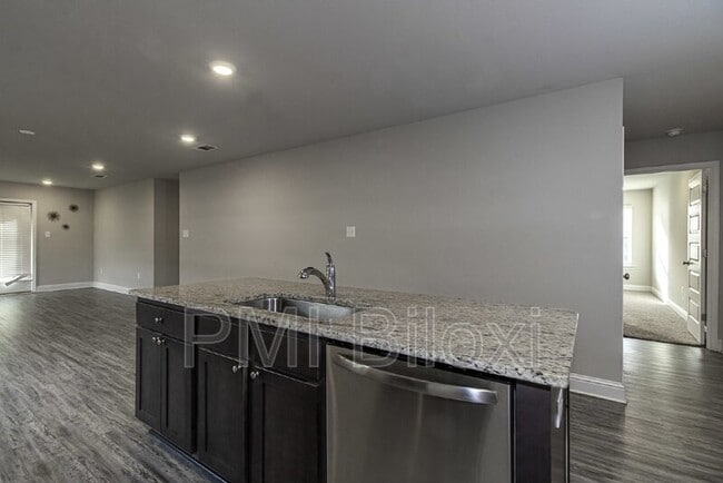 Building Photo - 6467 Eastland Cir