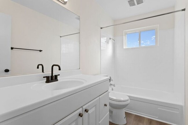 Building Photo - Remodeled 2 bedroom across from Providence...